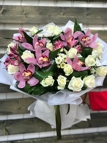 Букет цветов из: Розы и Хризантемы в Аткарске