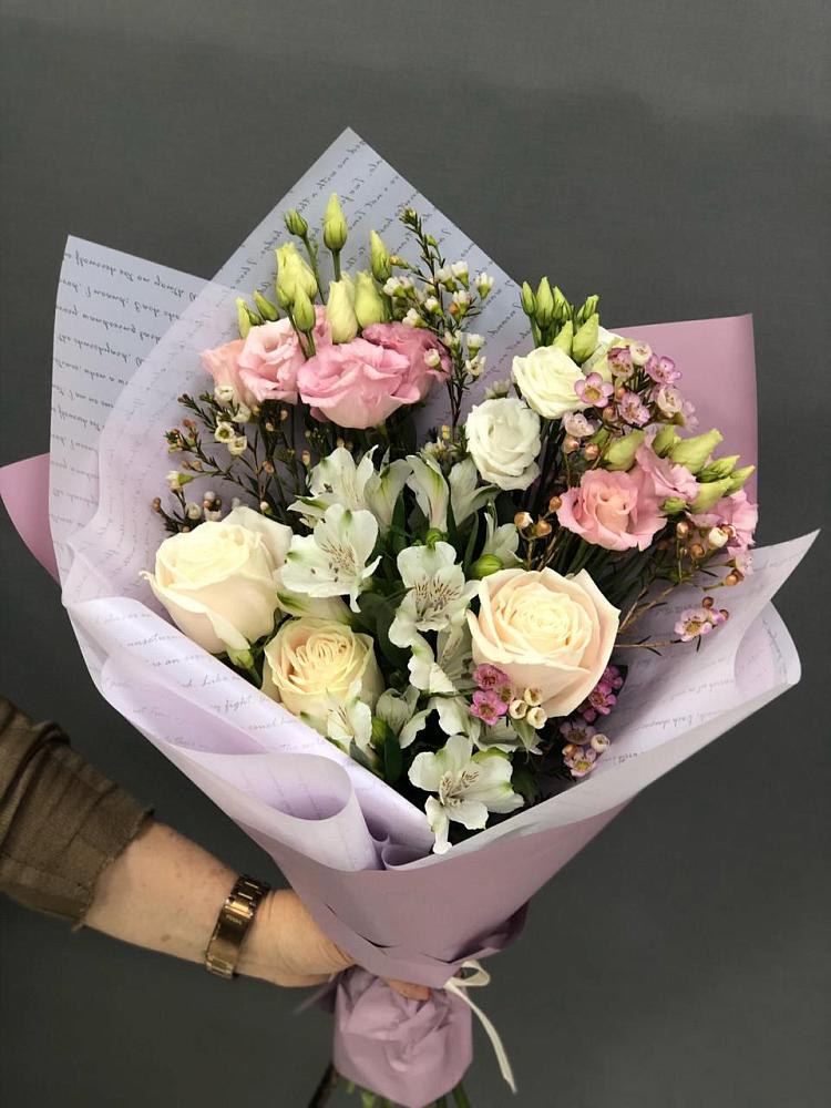 Букет цветов из: Альстромерии, Розы и Лизиантусы в Аткарске