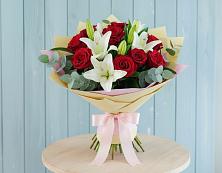Букет цветов из:  Лилии и Розы в Аткарске