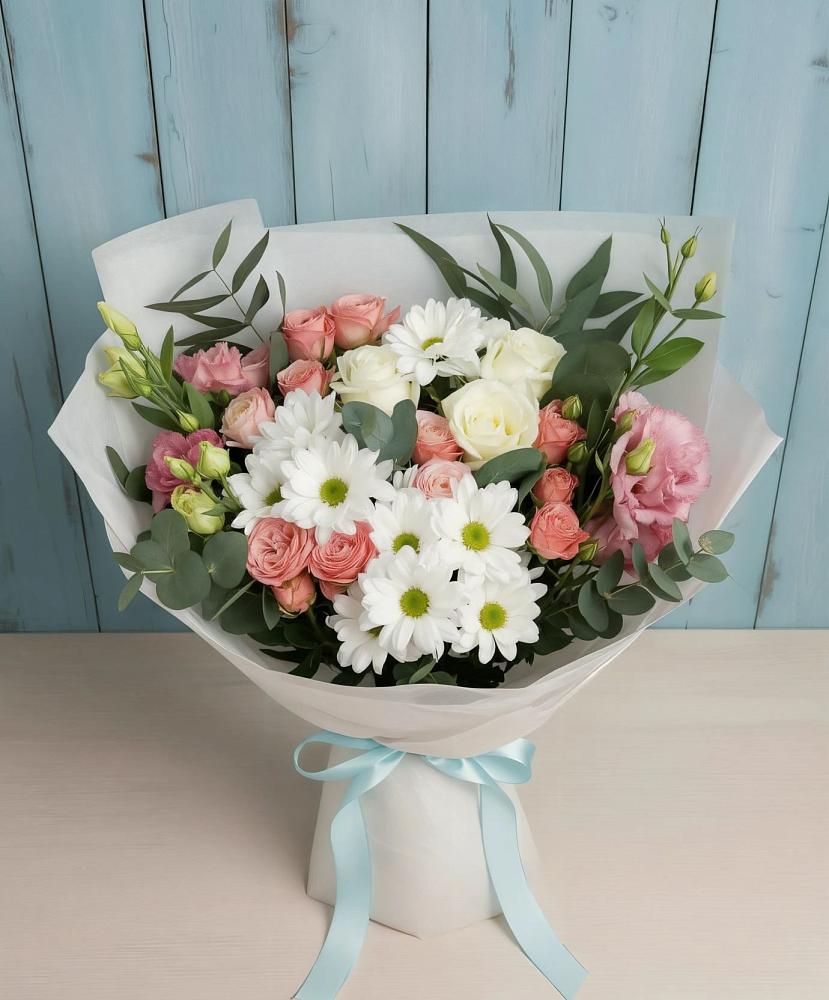 Букет цветов из: Розы, Лизиантусы и Хризантемы в Аткарске