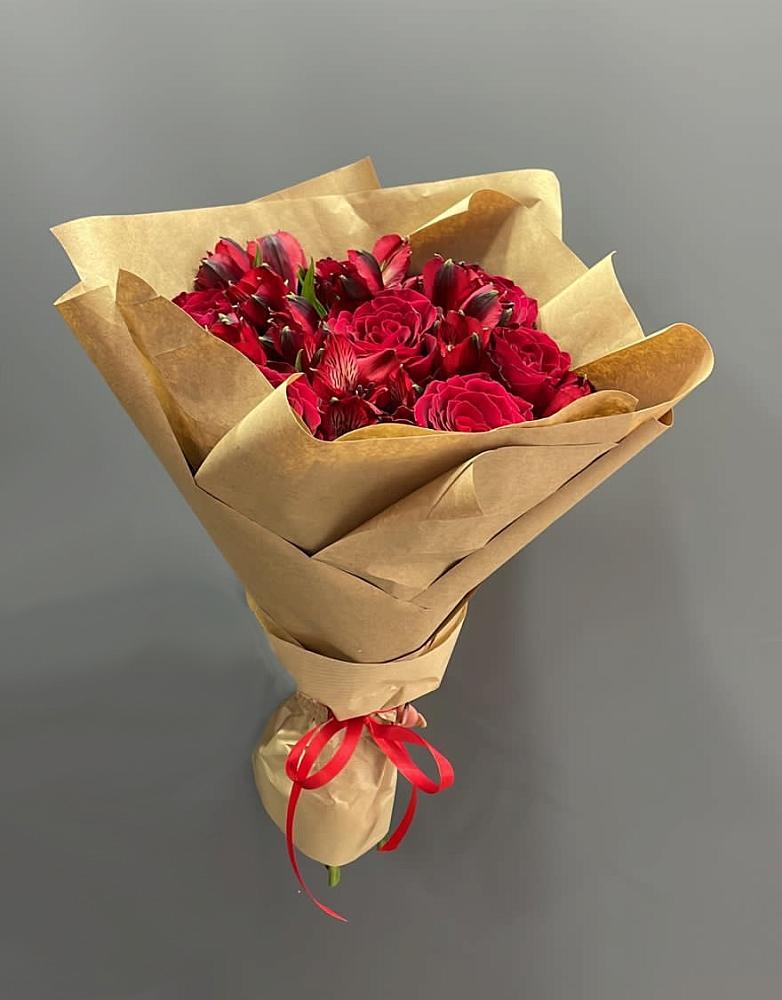 Букет цветов из: Альстромерии и Розы в Аткарске