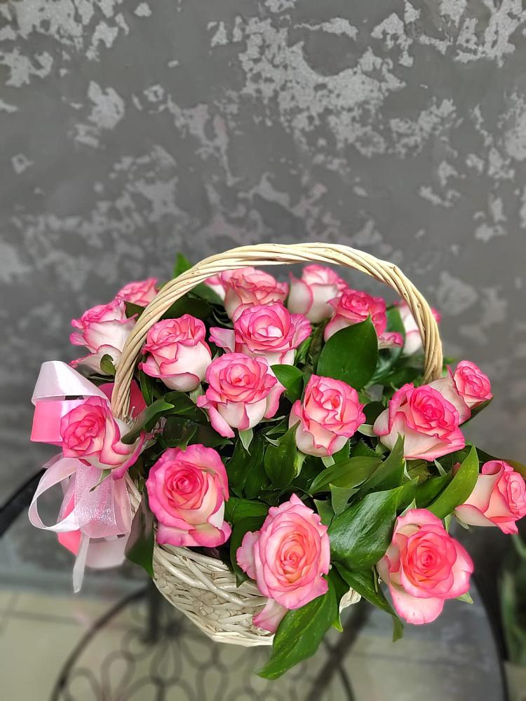 Цветочная композиция из Розы в корзине в Аткарске