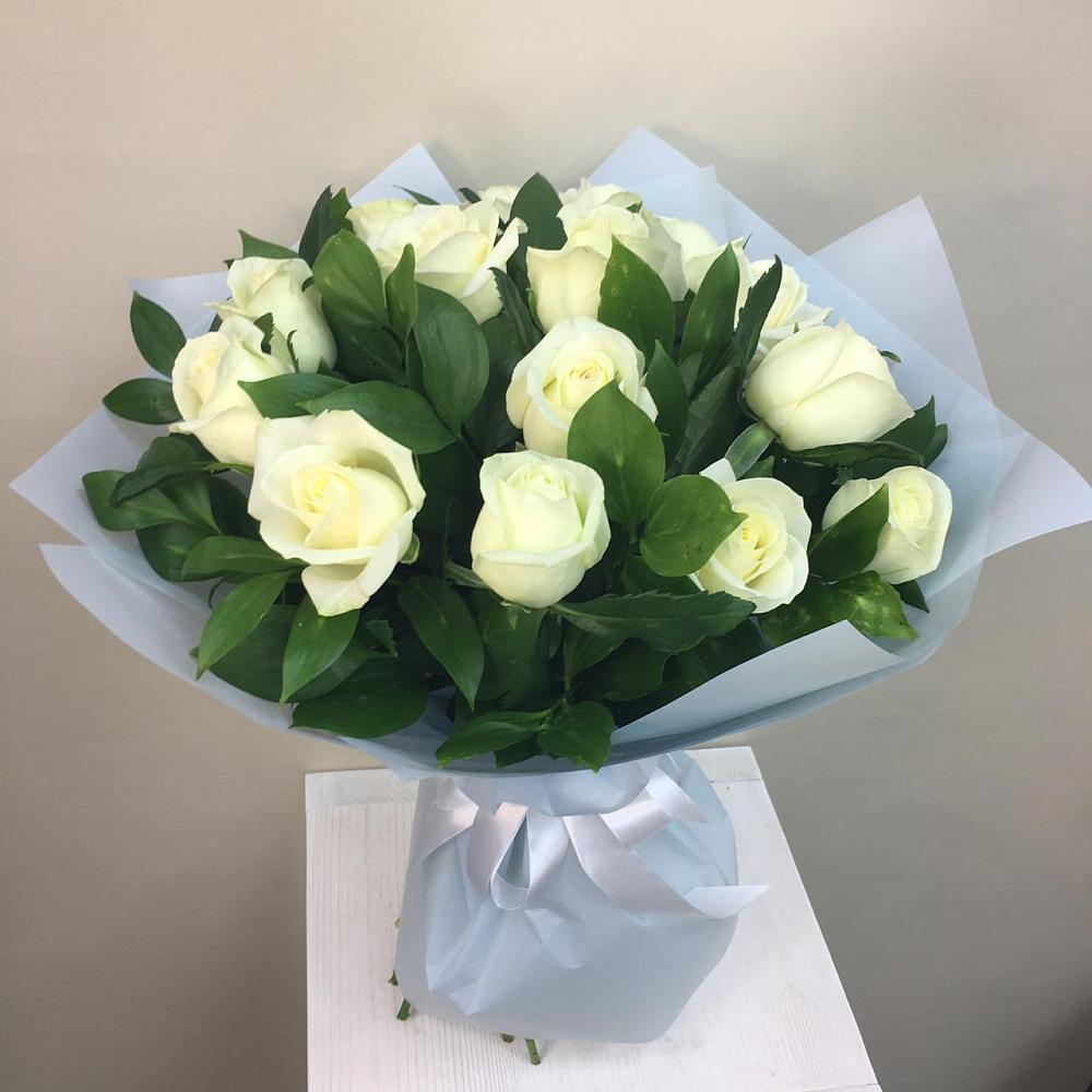Букет 15 Белых роз Проуд в Аткарске
