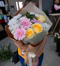 Букет цветов из:  Герберы, Розы и Хризантемы в Аткарске