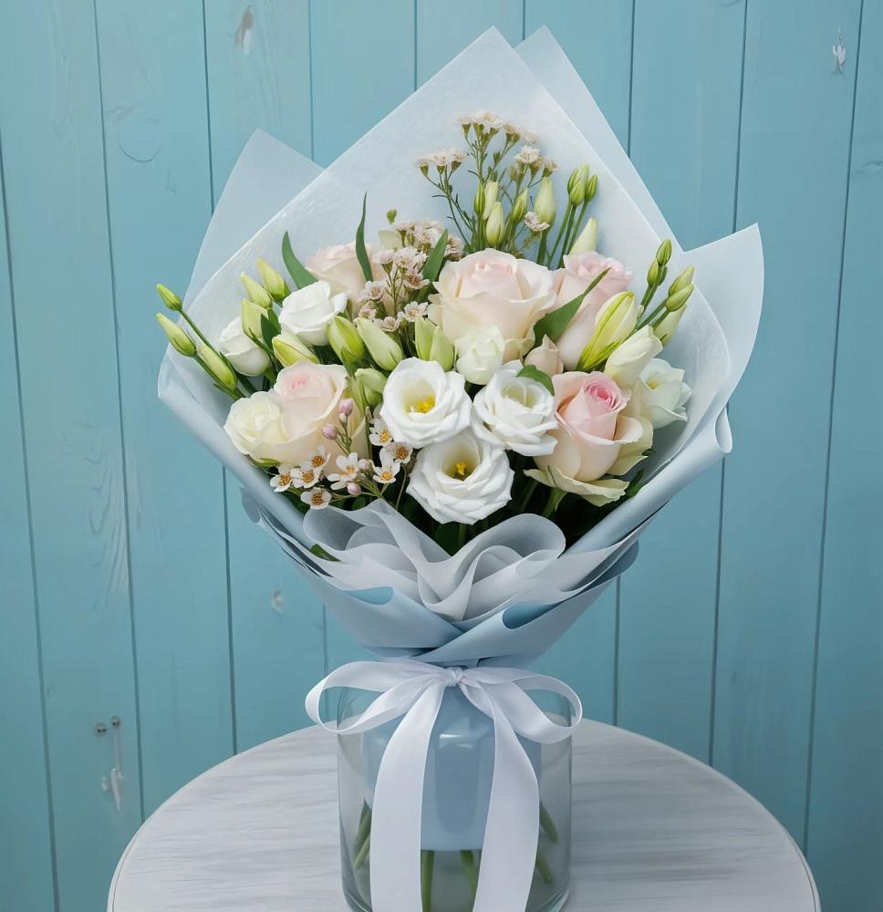 Букет цветов из: Розы и Лизиантусы в Аткарске