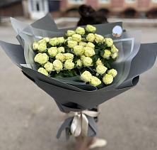 Букет Белые кустовые розы Солинеро в Аткарске