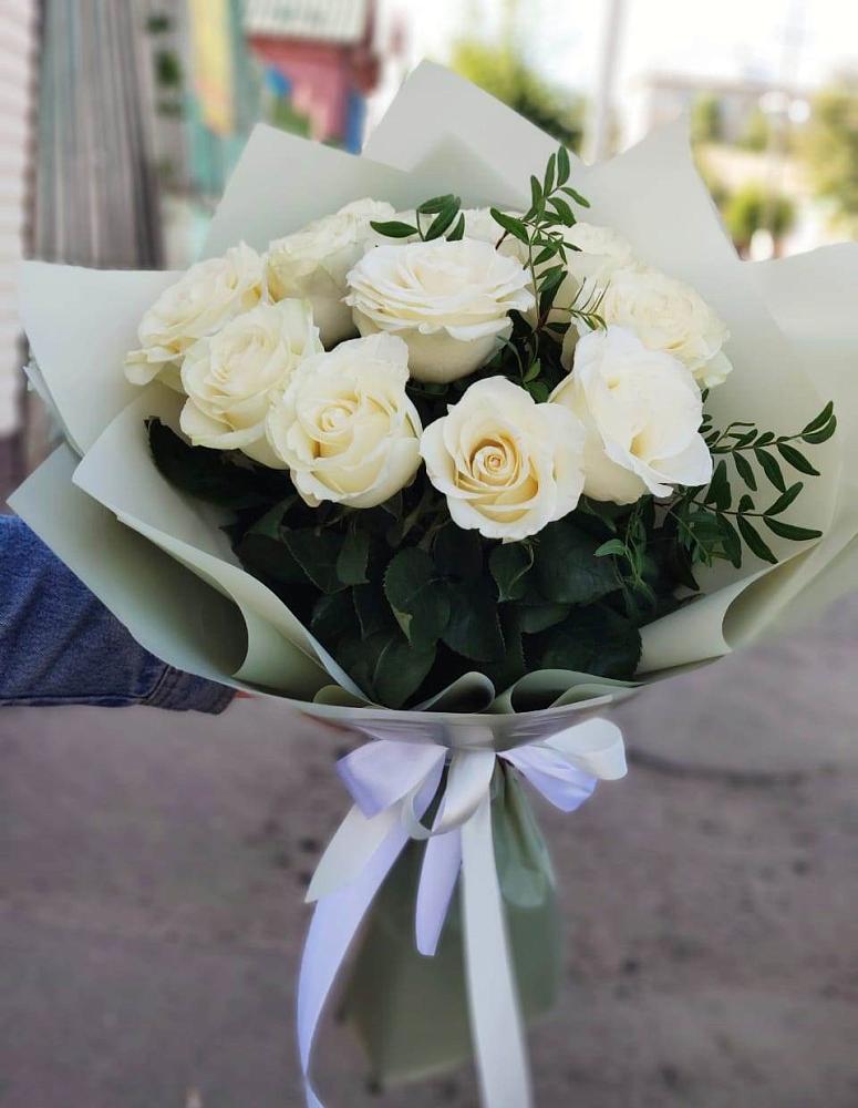 Букет Белые розы Проуд в Аткарске