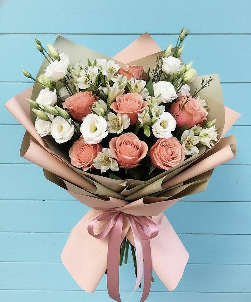 Букет цветов из: Розы, Альстромерии и Лизиантусы в Аткарске