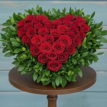 Цветочная композиция из Розы в виде сердца в Аткарске