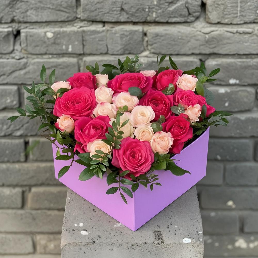 Цветочная композиция из Розы в коробке в Аткарске