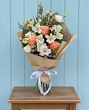 Букет цветов из:  Альстромерии, Лизиантусы, Розы и Хризантемы #REPLACE_PRED# Аткарске