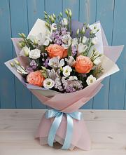 Букет цветов из:  Лизиантусы, Розы, Альстромерии и Гипсофила в Аткарске