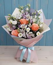 Букет цветов из:  Лизиантусы, Розы, Альстромерии и Гипсофила в Аткарске
