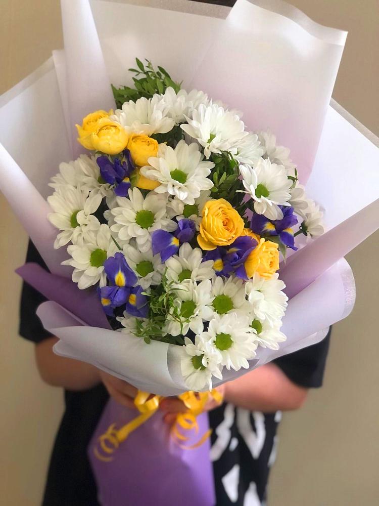Букет цветов из: Ирисы, Хризантемы и Розы в Аткарске