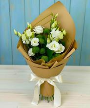 Букет цветов из:  Хризантемы и Лизиантусы в Аткарске