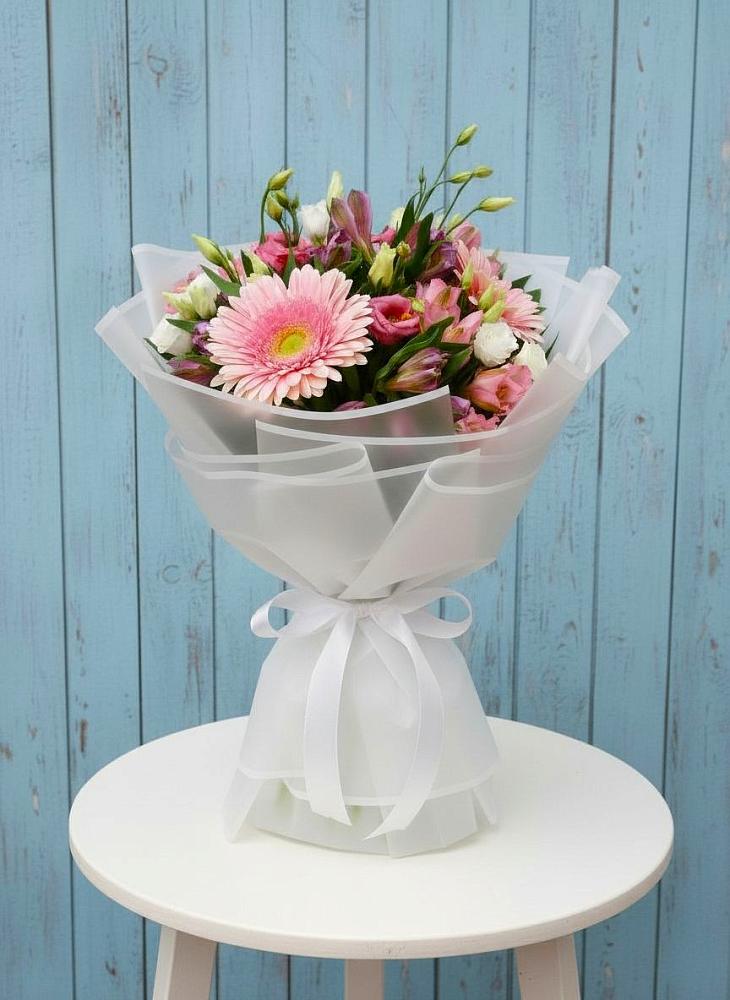 Букет цветов из: Герберы, Альстромерии и Лизиантусы в Аткарске