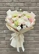 Букет цветов из:  Гвоздики, Розы, Лизиантусы и Хризантемы в Аткарске