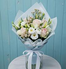 Букет цветов из:  Розы и Лизиантусы в Аткарске