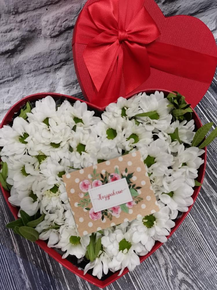 Цветочная композиция из Хризантемы в виде сердца в Аткарске