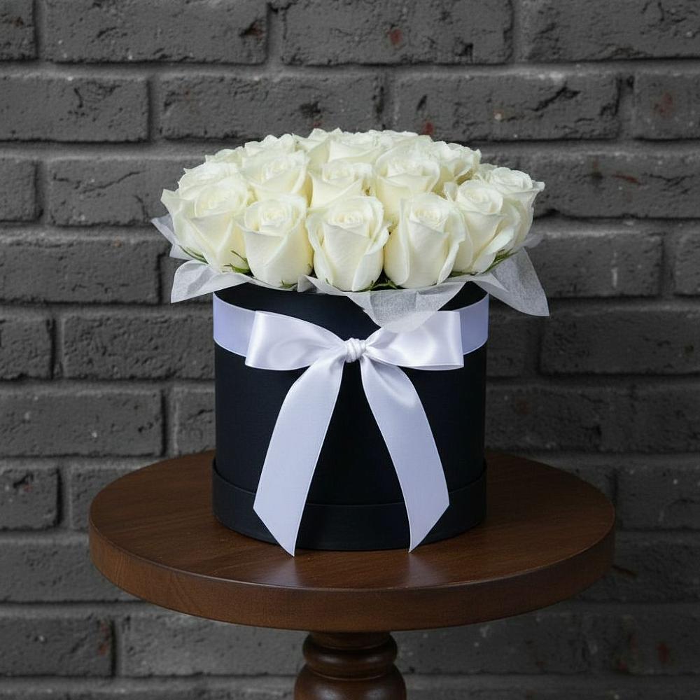 Цветочная композиция из Розы в шляпной коробке в Аткарске