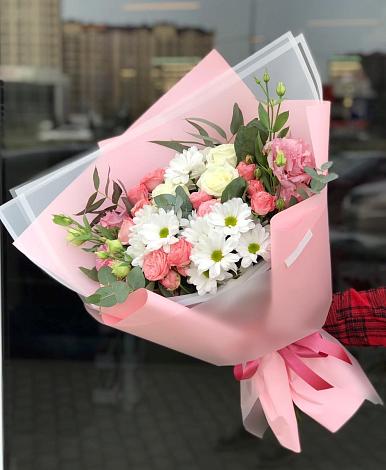 Букет цветов из: Розы, Лизиантусы и Хризантемы в Аткарске