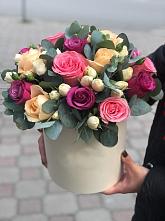 Цветочная композиция из Розы в шляпной коробке в Аткарске