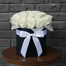 Цветочная композиция из Розы в шляпной коробке в Аткарске